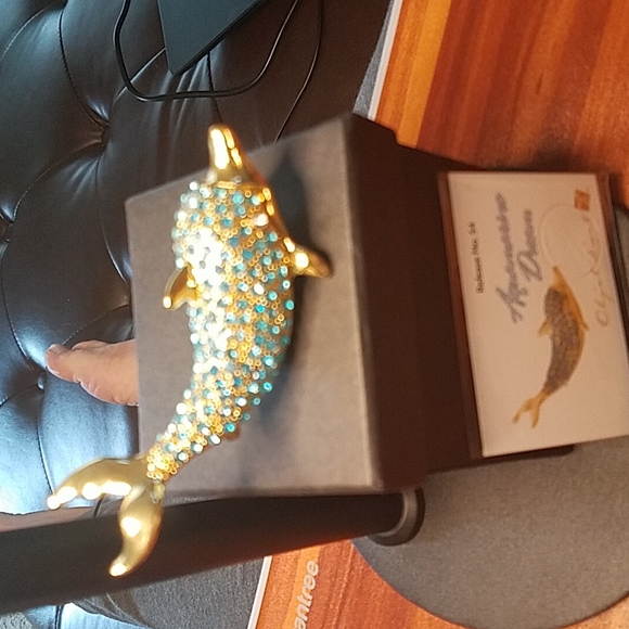 Bedazzled Dolphin Trinket - Picture 1 of 8